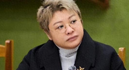 PP电子「中国」官方网站-贪污上亿、假慈善？这次当众闹“笑话”的韩红，揭开了李湘的体面
