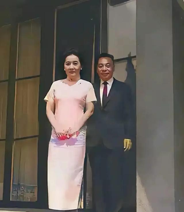 PP电子「中国」官方网站-这才是宋美龄和继子蒋经国的一张真实合影，都是真人的容貌